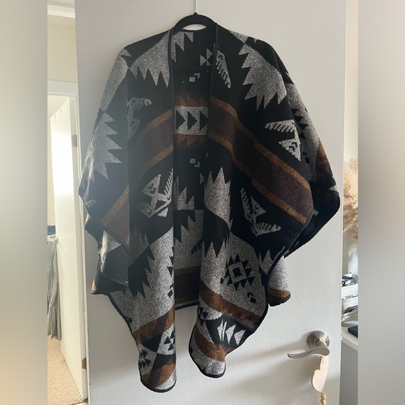 SOLD | Mini Tipi Shawl | Thunderbird Pattern - Picture 1 of 3